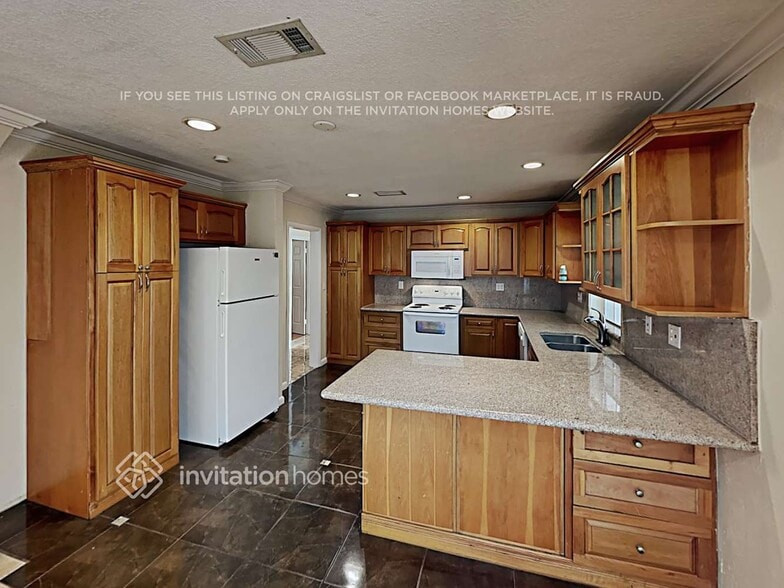 Building Photo - 3660 SW 2nd St