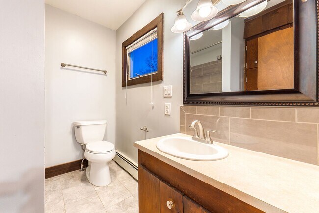 Building Photo - 381 Littlefield Rd