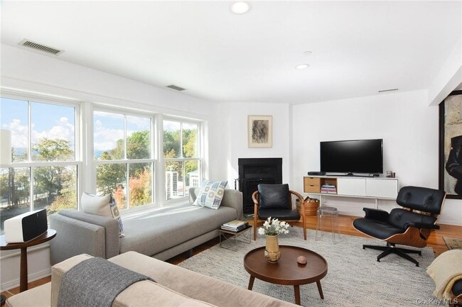 Building Photo - 27 N Buckhout St