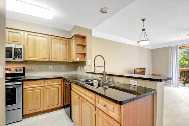 Building Photo - 2030 Alta Meadows Ln