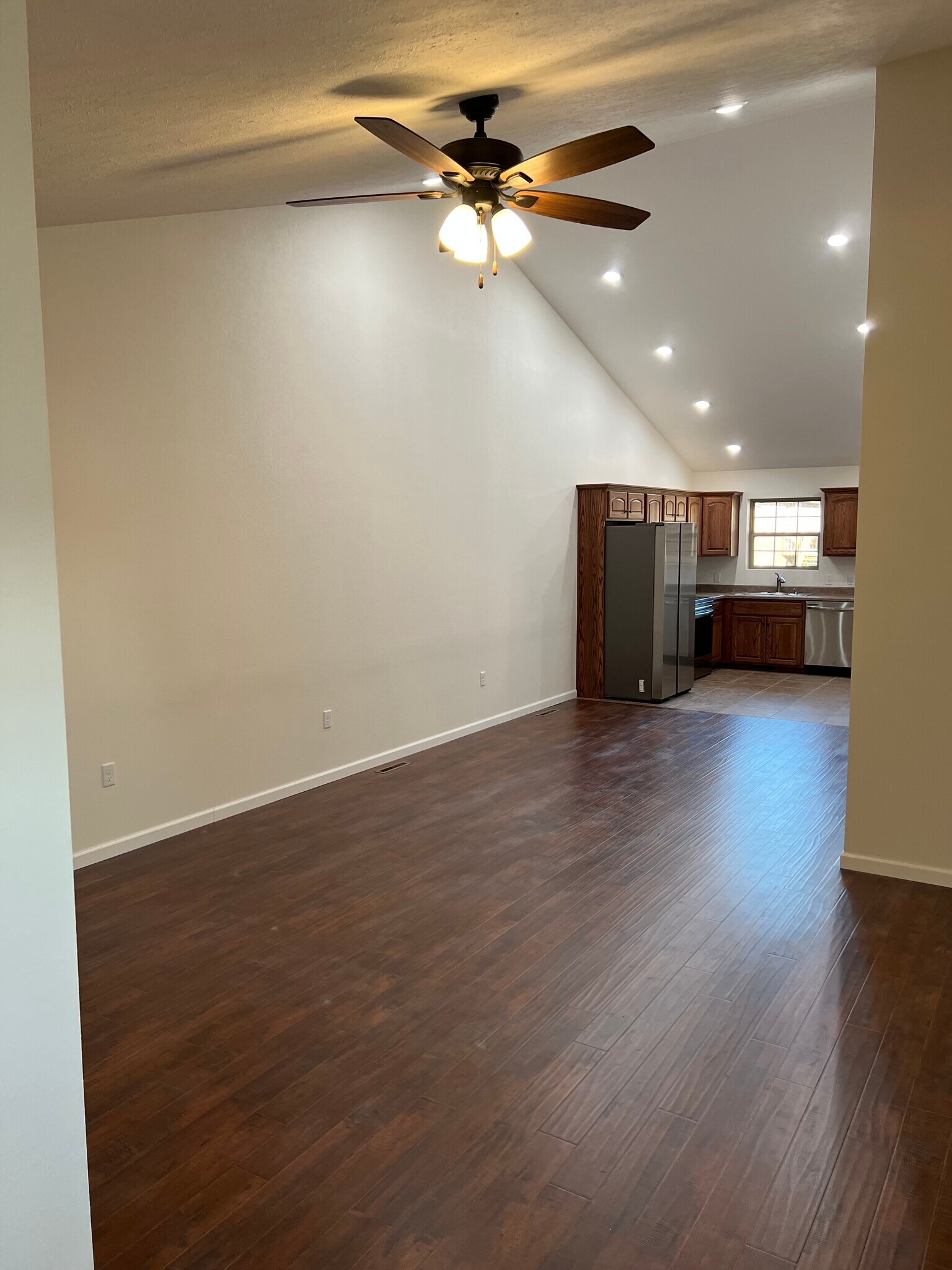 Building Photo - 1304 S Nelson Ct