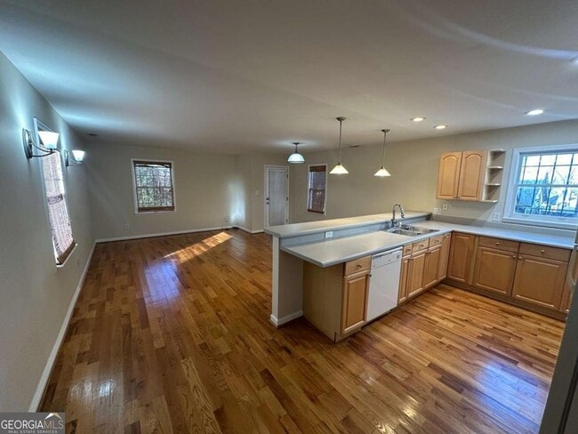 Building Photo - 685 Garibaldi St SW