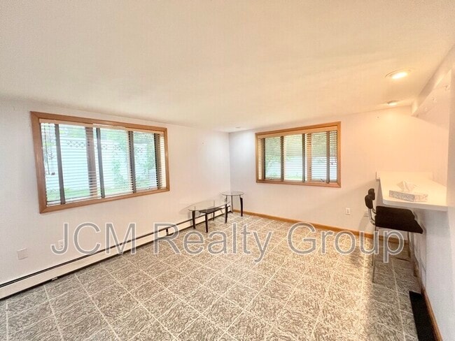 Building Photo - 120 Savage St