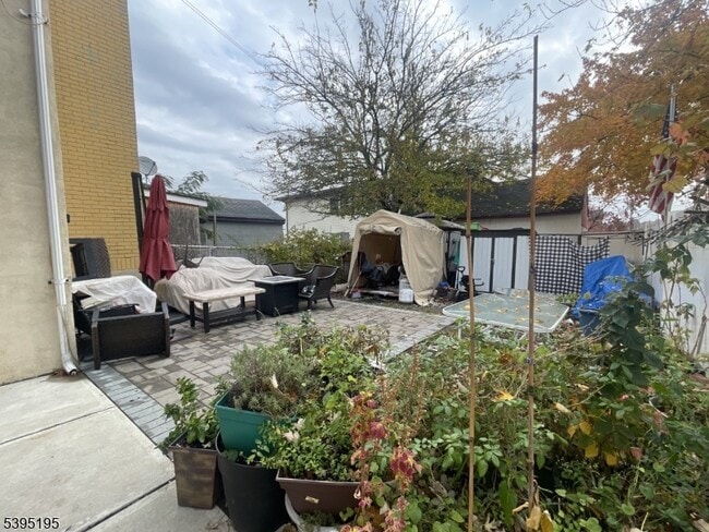 Building Photo - 84 Westervelt Pl