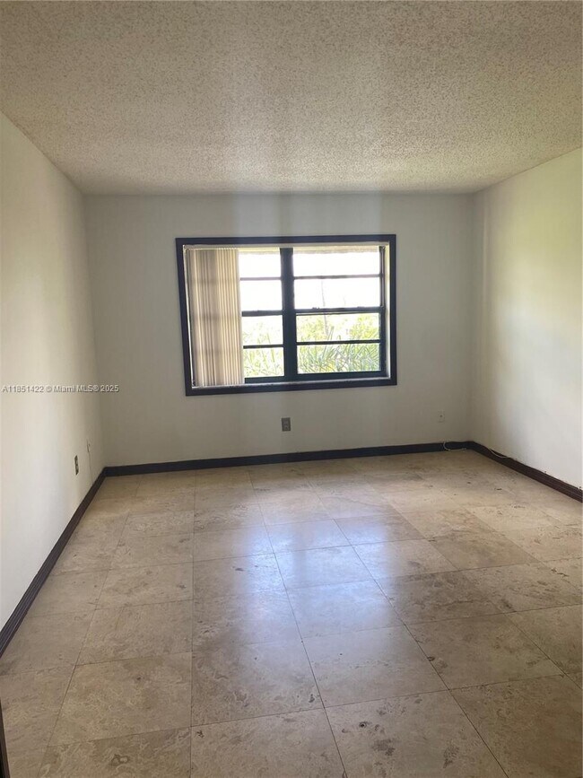 Building Photo - 9301 SW 92nd Ave