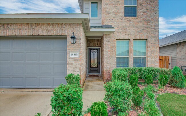 Building Photo - 18819 Fulvetta Haven Way