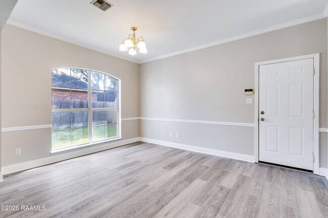 Building Photo - 111 Songbird Ln