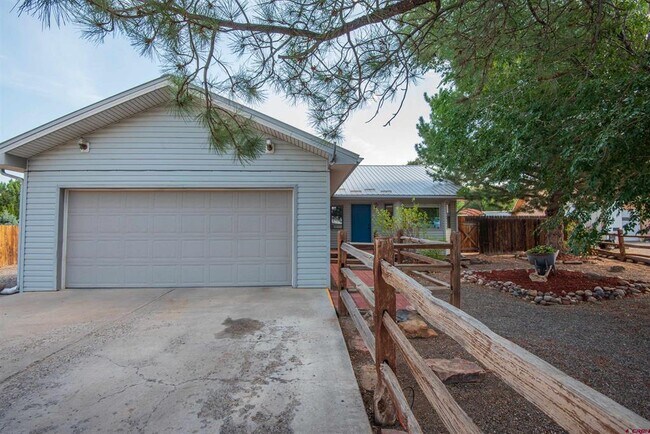 Building Photo - 64251 N Ramona Rd