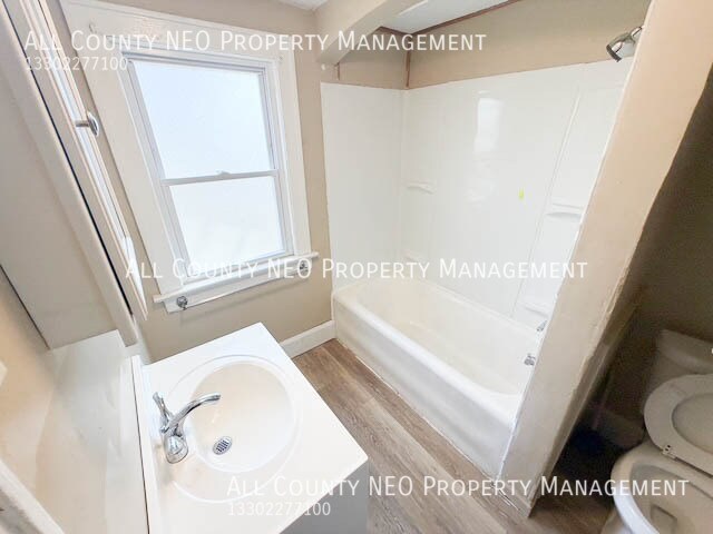 Building Photo - 321 Grace Ave