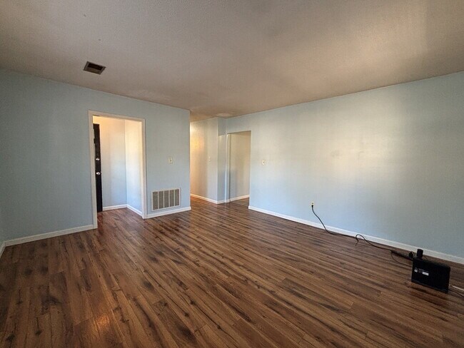 Building Photo - 4411 Donwood Dr