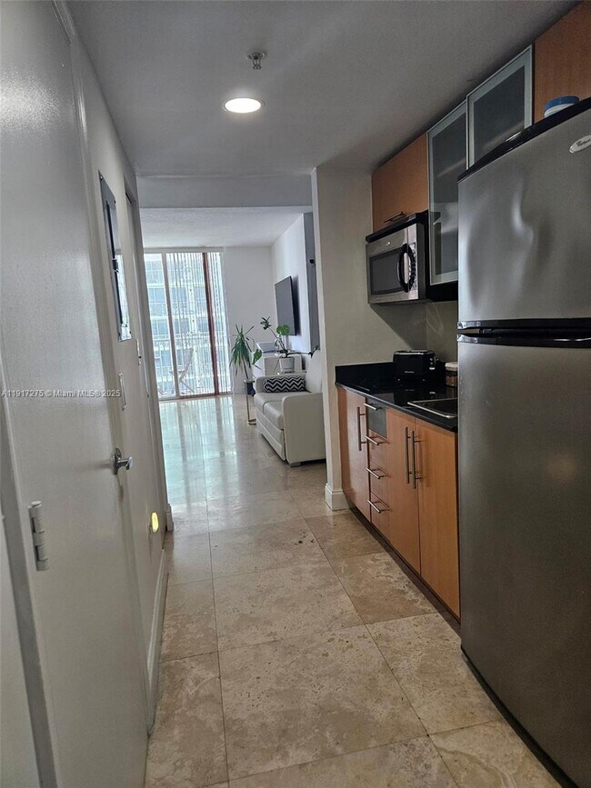 Building Photo - 1750 N Bayshore Dr