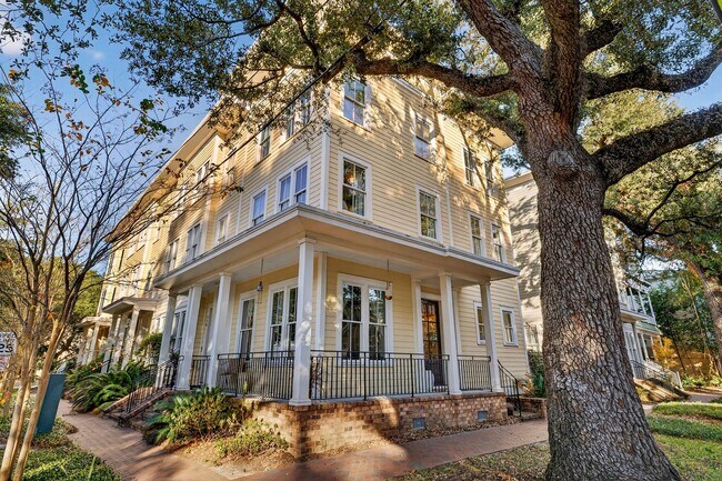 Building Photo - 214 W Gwinnett St