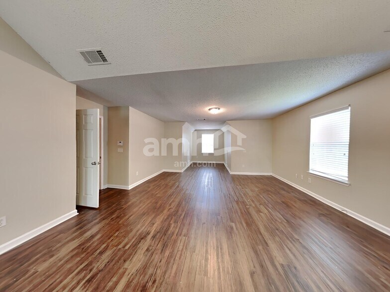 Building Photo - 240 Juliet Dr