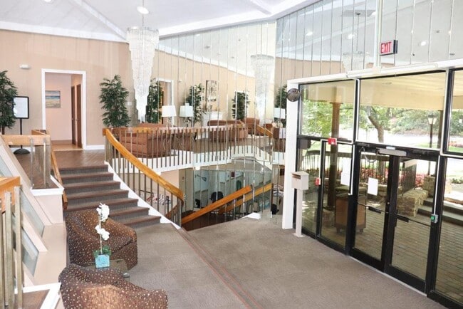 Building Photo - 850 Skyline Dr