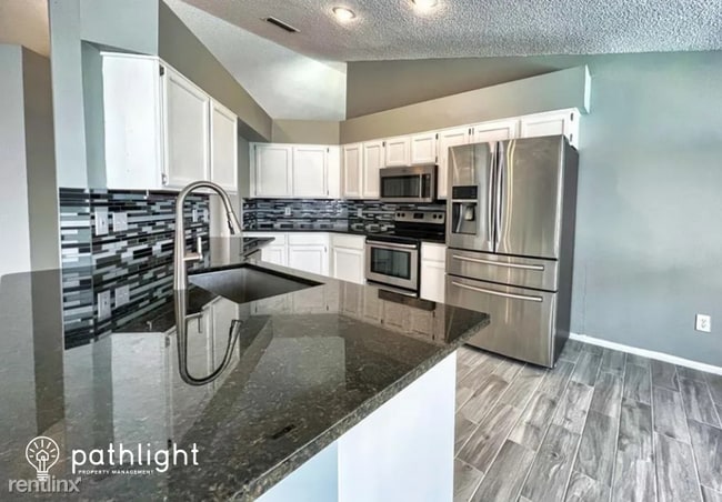 Building Photo - 4 br, 2 bath House - 2923 Pembridge Street...