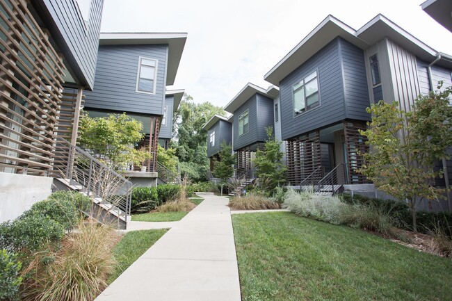 Building Photo - Beautifully Partially Furnished or Unfurni...
