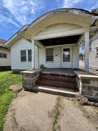 Building Photo - 2 bedroom 1 bath home in Rock Island