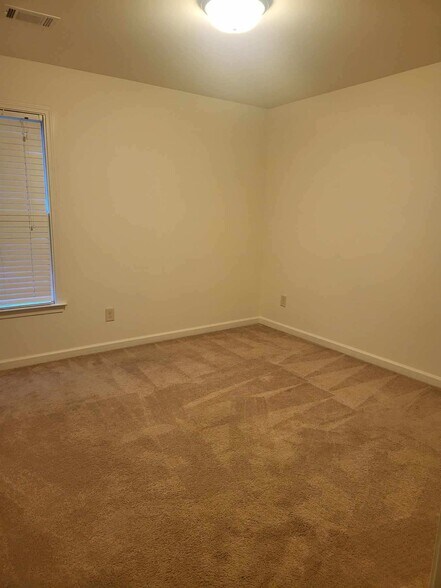 Building Photo - 45 Jacobs Ln