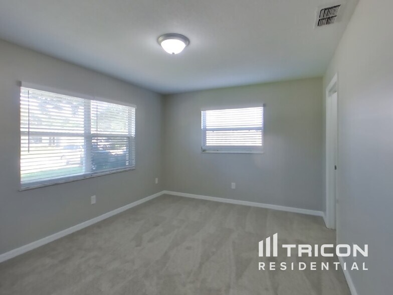 Building Photo - 227 Lochmond Dr