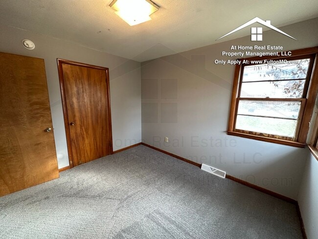 Building Photo - 911 Castlewood Ave