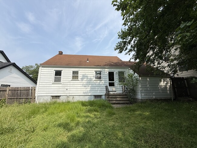 Building Photo - 1655 Edward Ter