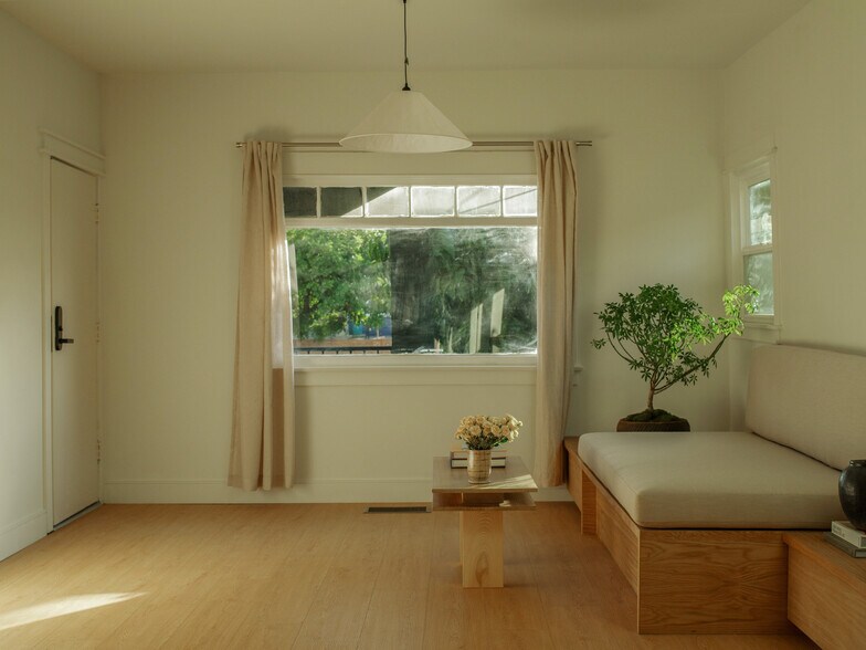 Primary Photo - 1807 Montana St