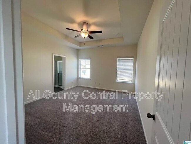 Building Photo - 887 Ridgeway Ave