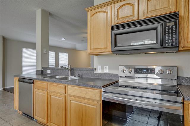 Building Photo - 9940 Carter Dr