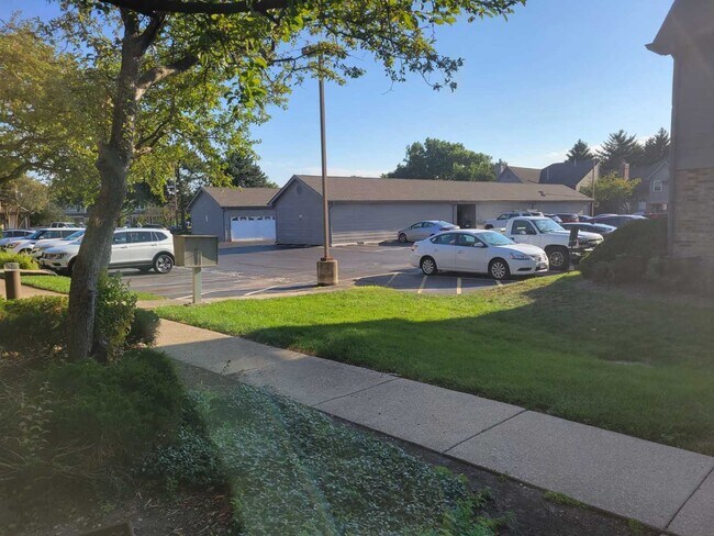 Building Photo - 35 Foxcroft Rd