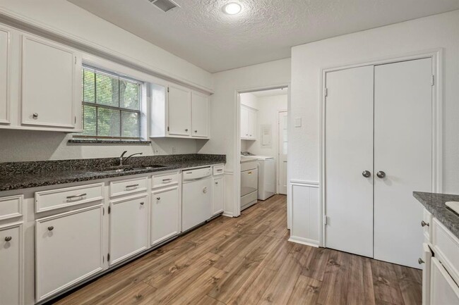 Building Photo - 6503 Misty Creek Dr