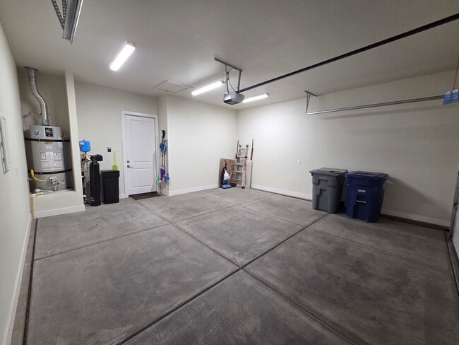 Building Photo - 1212 Hopewell Dr