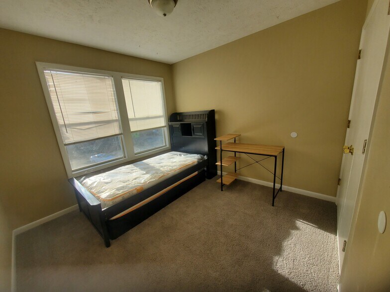 3rd bedroom - 6748 Willowbrook Dr