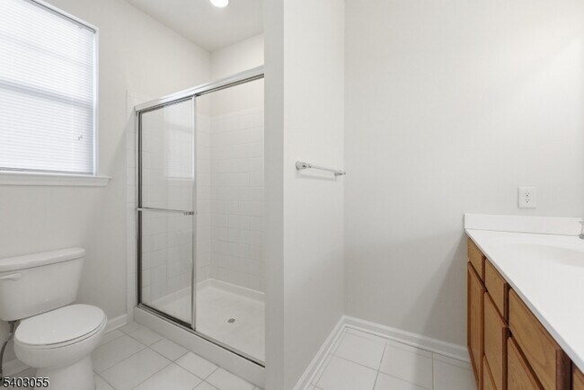 Building Photo - 6 Bond St