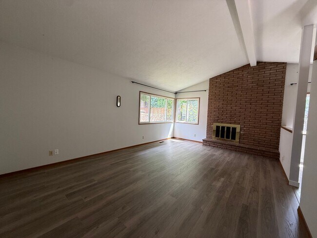 Building Photo - Bright & Beautiful 3-Bedroom Beaverton Home with A/C, Washer & Dryer, and Tons of Storage!