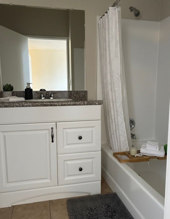 Building Photo - Spacious 1-Bed Apartments in Gated Tujunga Community