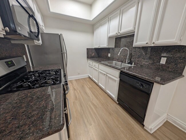 Building Photo - 912 Croft Ave