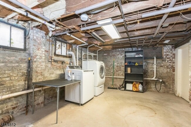 Building Photo - 15 St Lukes Pl