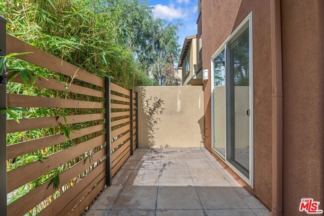 Building Photo - 1558 W Artesia Square