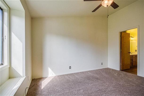 Building Photo - Charming Single Level Home with Open Floor...