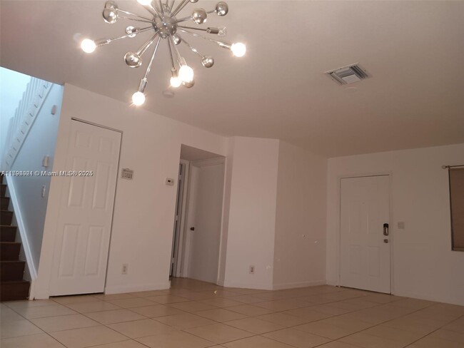Building Photo - 9073 Vineyard Lake Dr