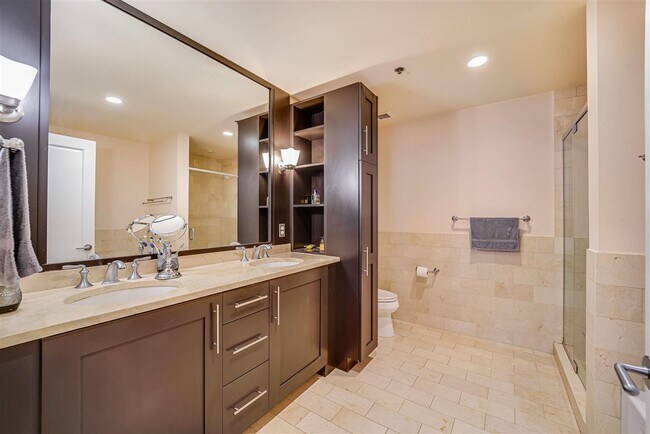 Building Photo - 1125 Maxwell Ln