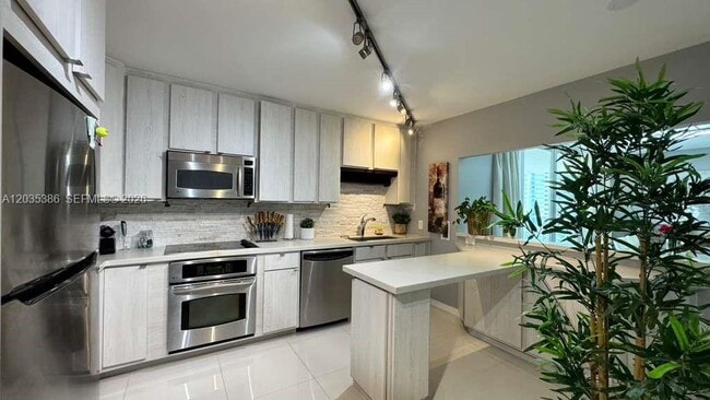 Building Photo - 5750 Collins Ave