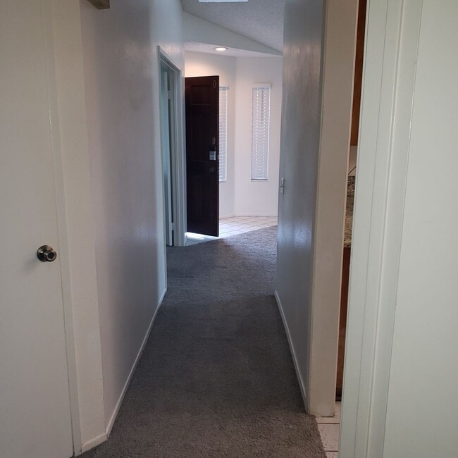 Building Photo - (((AVAILABLE))) REDLANDS 3bed 2 bath Must ...