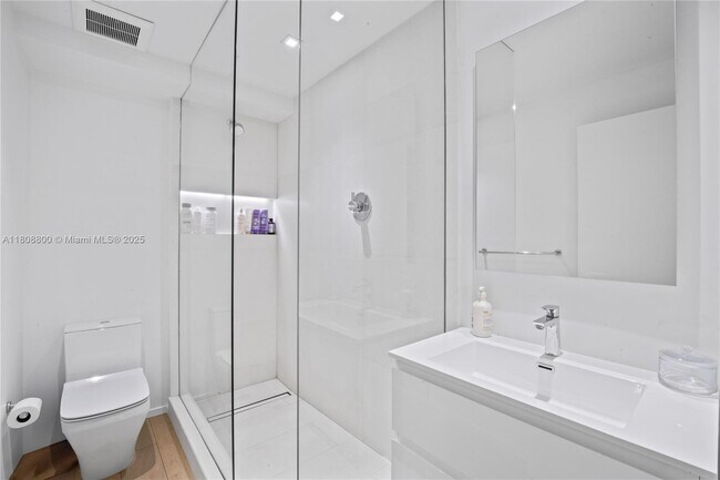 Building Photo - 2301 Collins Ave