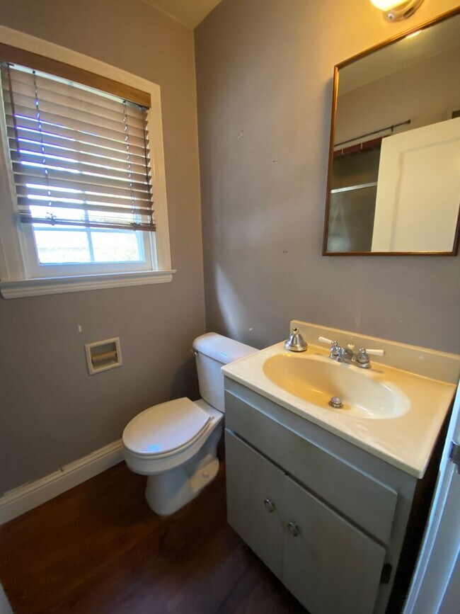 Building Photo - Upcoming Charming 2 Bed, 2Bath home in Kingsburg CA