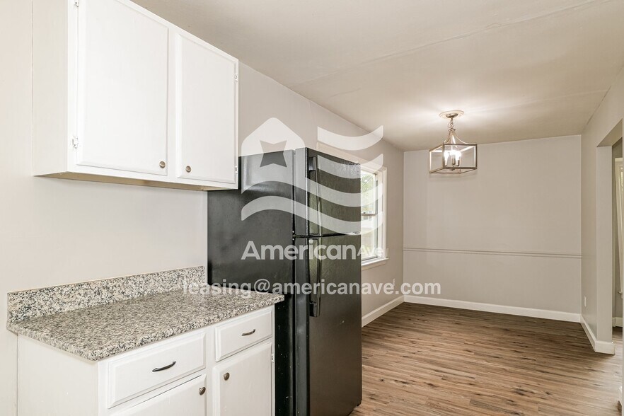 Building Photo - 1229 Northdale Ave