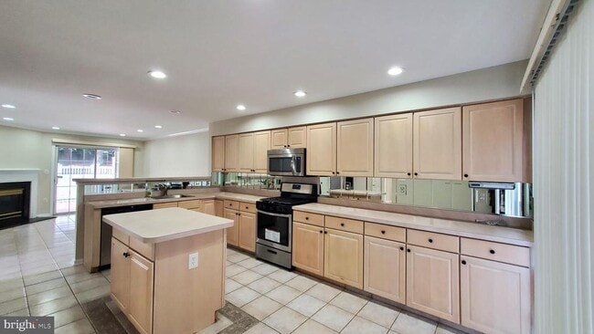 Building Photo - 101 Treymore Ct