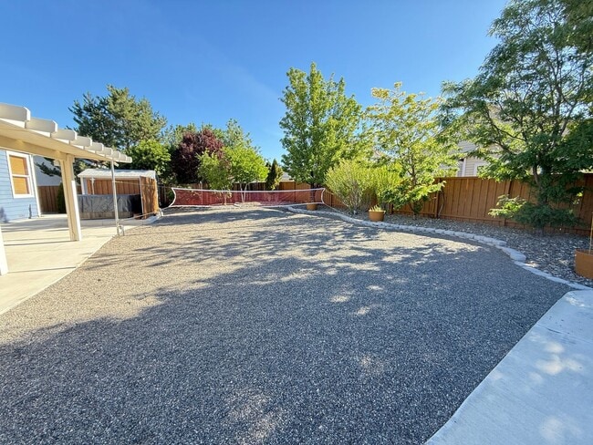 Building Photo - Beautiful 3 Bedrooms, 2 Baths with a 3 Car...