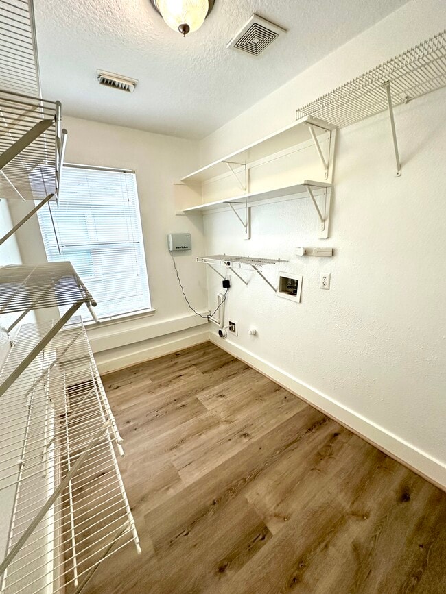 Building Photo - 10611 Cobblecreek Way