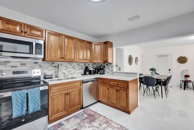 Building Photo - 2001 Washington St